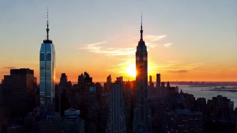 new yorker skyline bei sonnenuntergang und sonnenaufgang