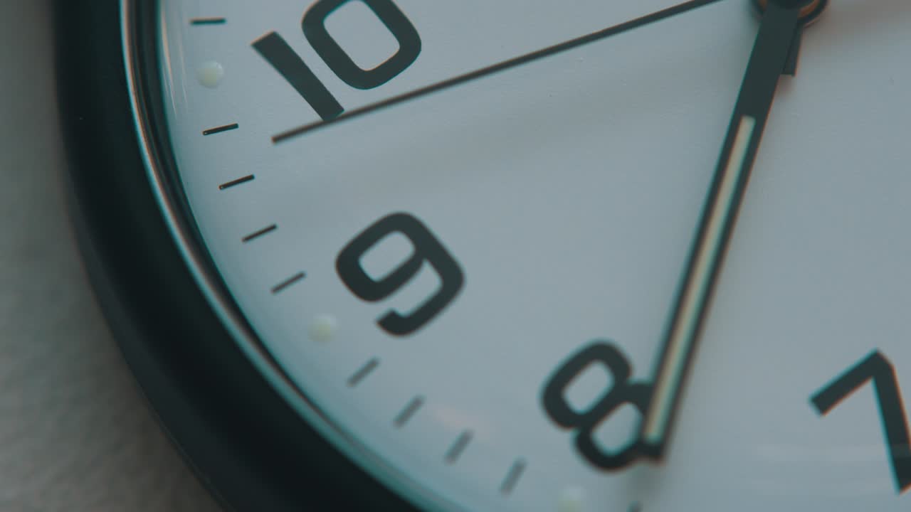 Clock, second hands moving