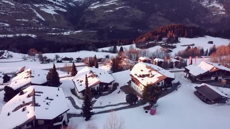 Pueblo-Suizo-En-Invierno-Desde-La-Vista-De-Drones