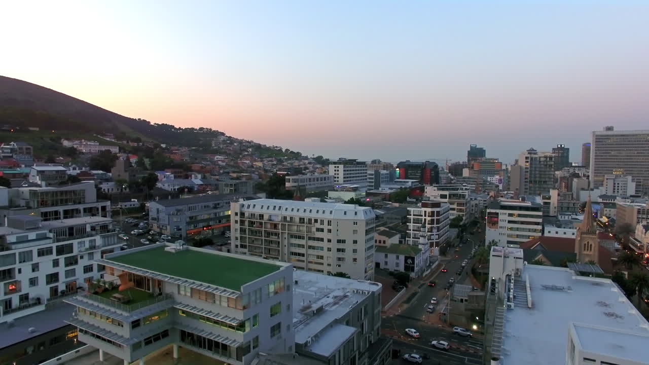 케이프타운 위를 떠다니고