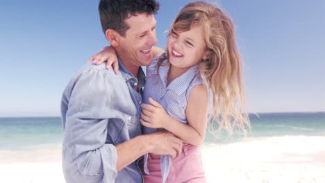 joven padre con su hija