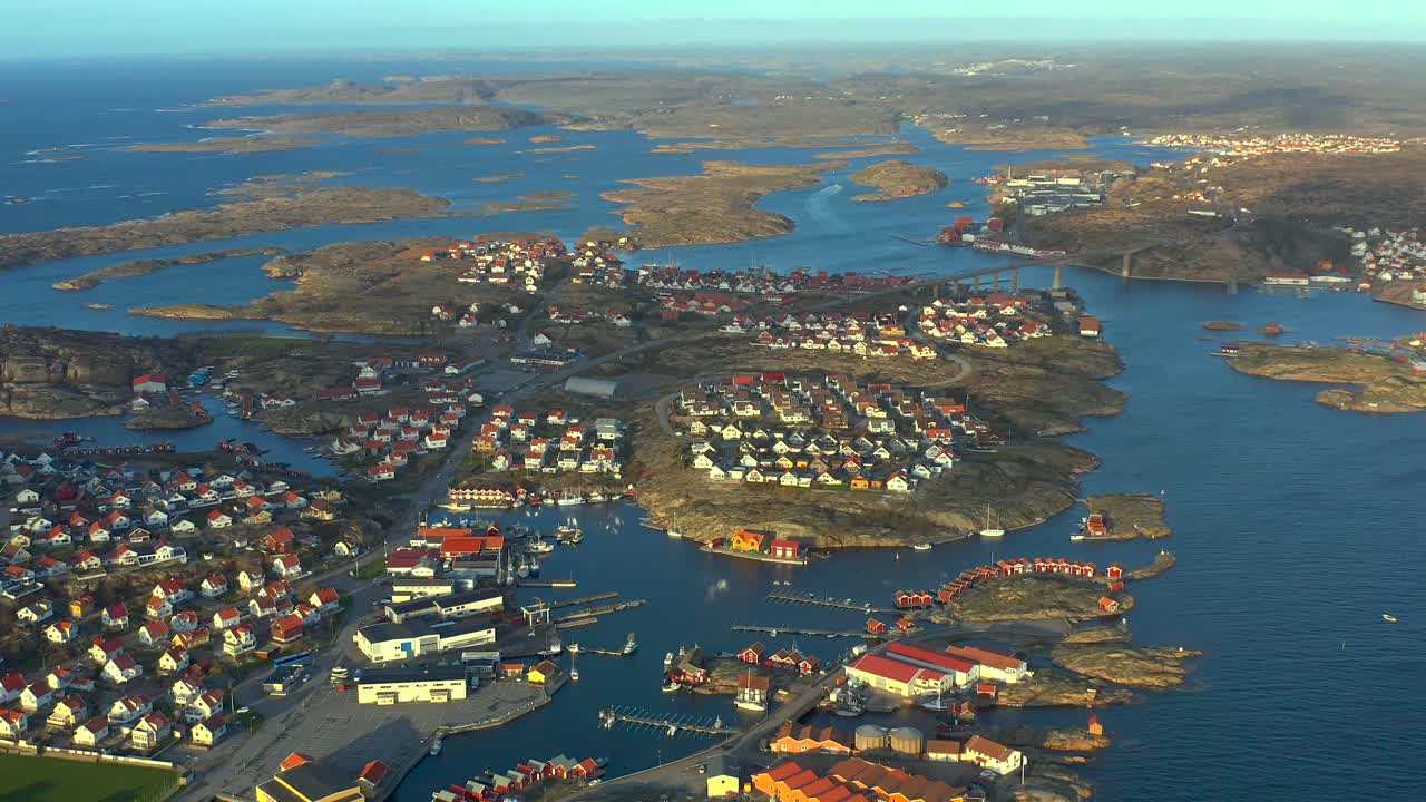 섬, 스웨덴 그림 같은 주택 이웃에 스모겐 도시 개발의 드론 샷