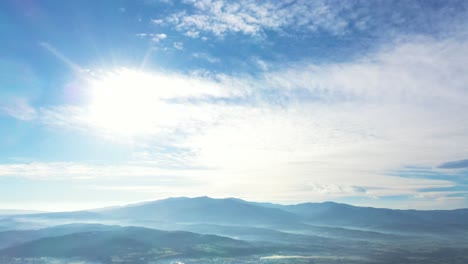 大山的空中景色 4k 視頻無人機