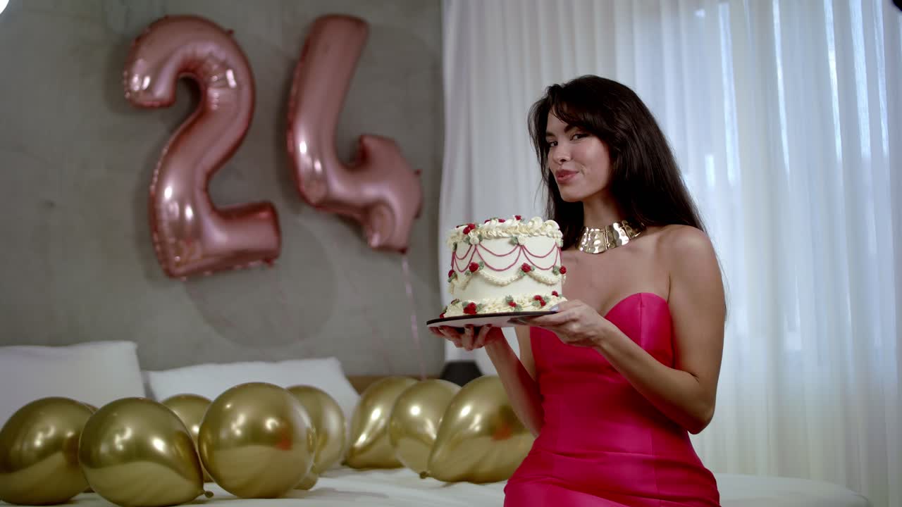 las celebraciones de cumpleaños mejoradas con sabrosos pasteles de esponja y fresas