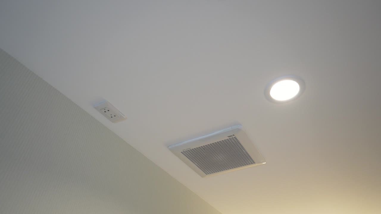 ventilador de techo casero blanco y limpio