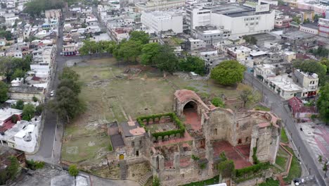 Aerial-view-of-the-ruins-of-the-monastery-of-San-Francisco-in-the-colonial-zone,-Santo-Domingo