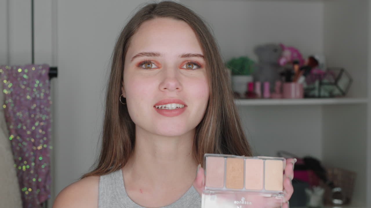 아름다운 십대 소녀 블로그 촬영 메이크업 튜토리얼 아름다움 비디오 공유 소셜 미디어 인플루언서 집에서 블로그 녹화