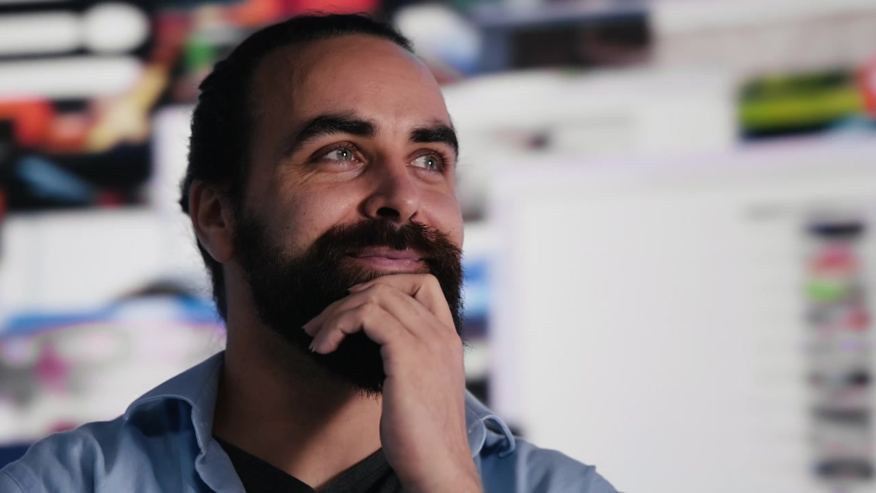 Carefree user connects with global social media audience