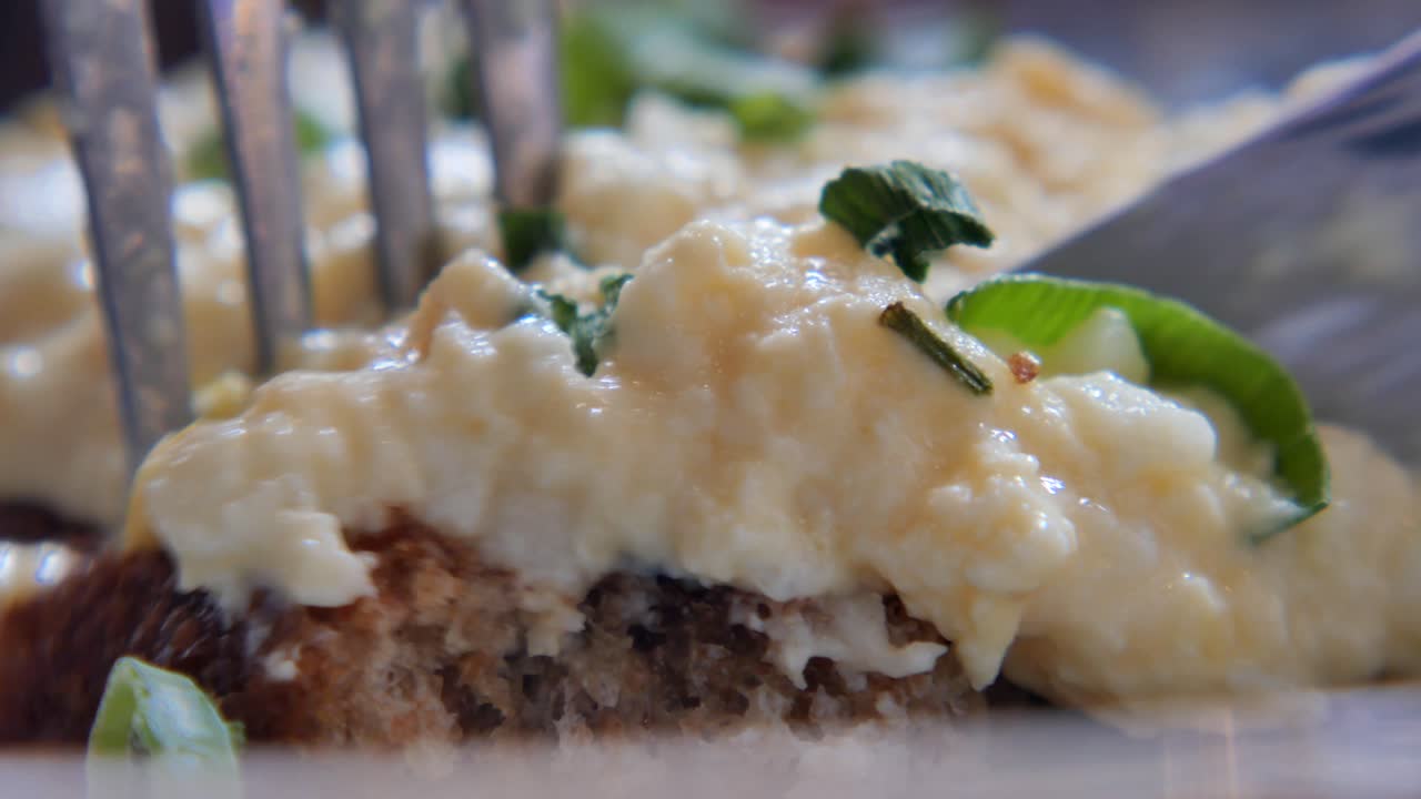 Scrambled Eggs on Toast with Herbs