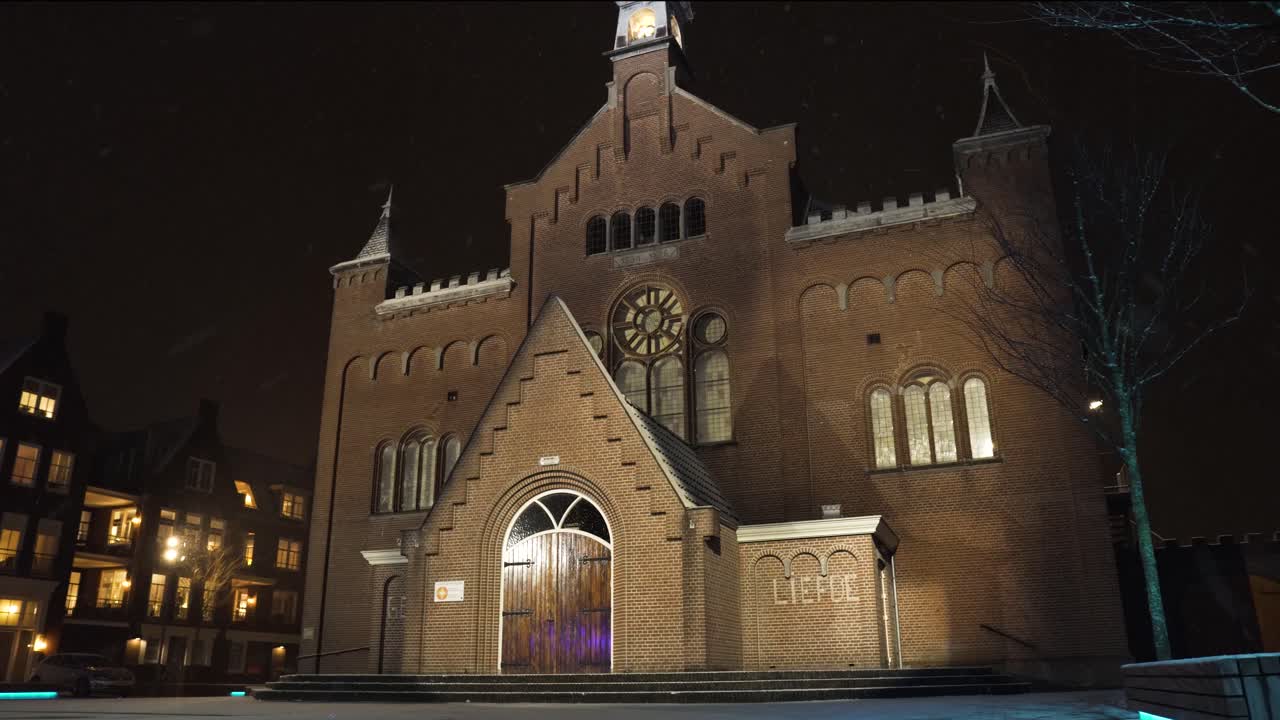 네덜란드 교회 에서 눈 인 밤