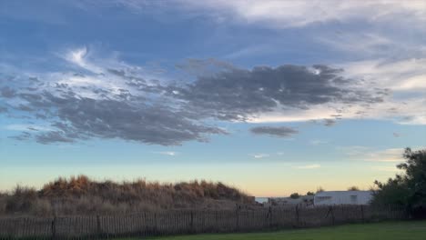 Schöner-Himmel-Mit-Bewölktem-Sonnenuntergang