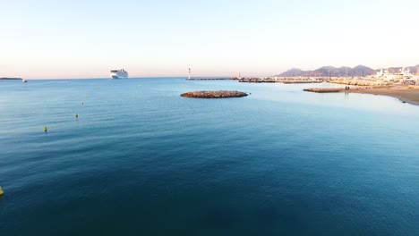 Cannes-Playa-Y-Costa,-Vista-Aérea,-Agua-Azul,-Horario-De-Verano,-Sur-De-Francia