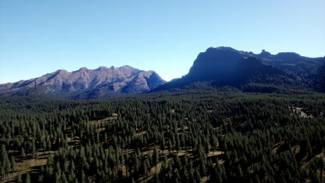 Cascade-Mountain-and-surrounding-Canadian-Rocky-Mountains-in-summer-time