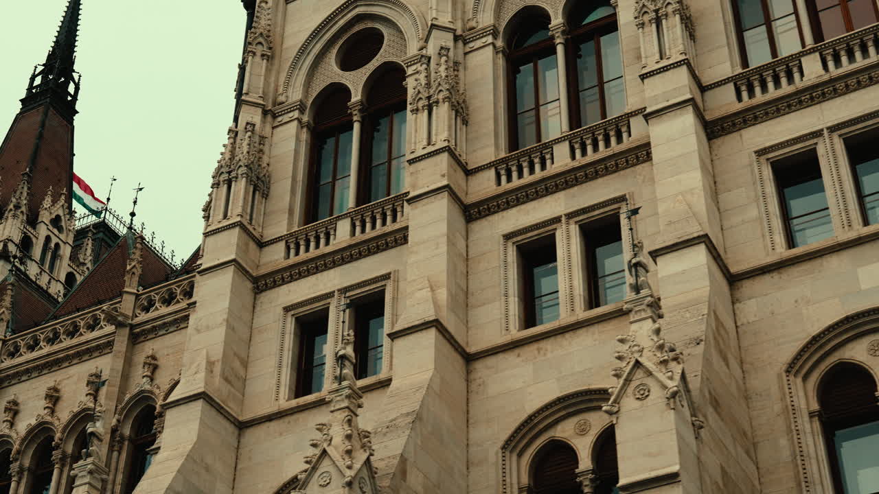 A cinematic slide revealing details of the Hungarian Parliament in Budapest. Elegant Gothic revival design and golden light highlight one of Europe’s most recognizable landmarks