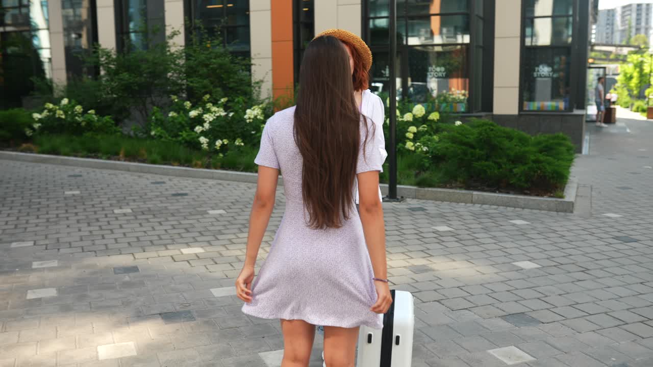 Due donne in viaggio in città