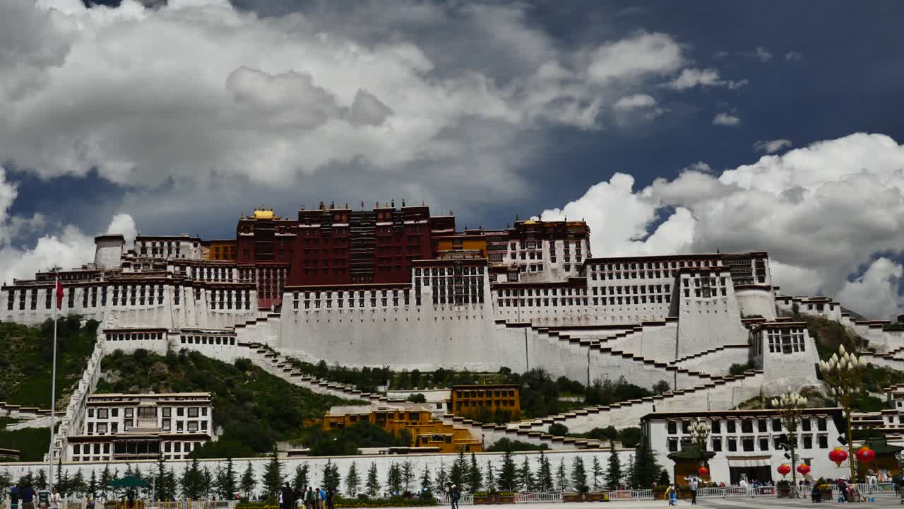 el palacio de potala es el lugar del dalai lama en lhasa, tíbet.