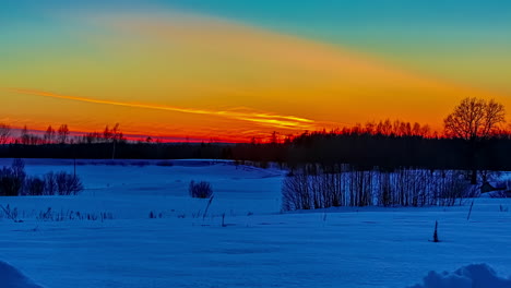 Sun-flare-hiding-in-the-horizon-timelapse,-polar-sunburst-sundown-landscape