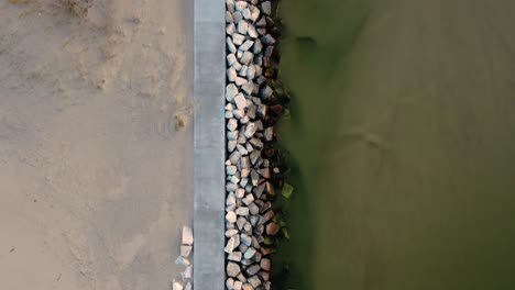 Eine-Neigung-Nach-Oben,-Um-Den-Strand-Pere-Marquette-Zu-Zeigen