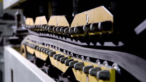 producción de alambre de cobre, cable de bronce en carretes en la fábrica. equipo para la producción de cable eléctrico