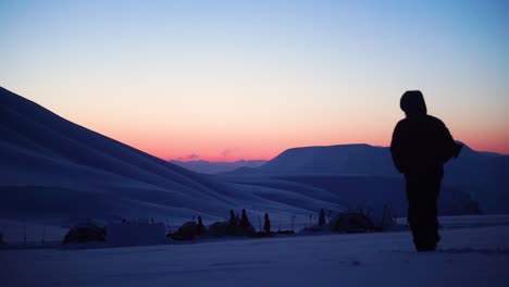 A-clip-of-an-arctic-expeditioncamp-during-night