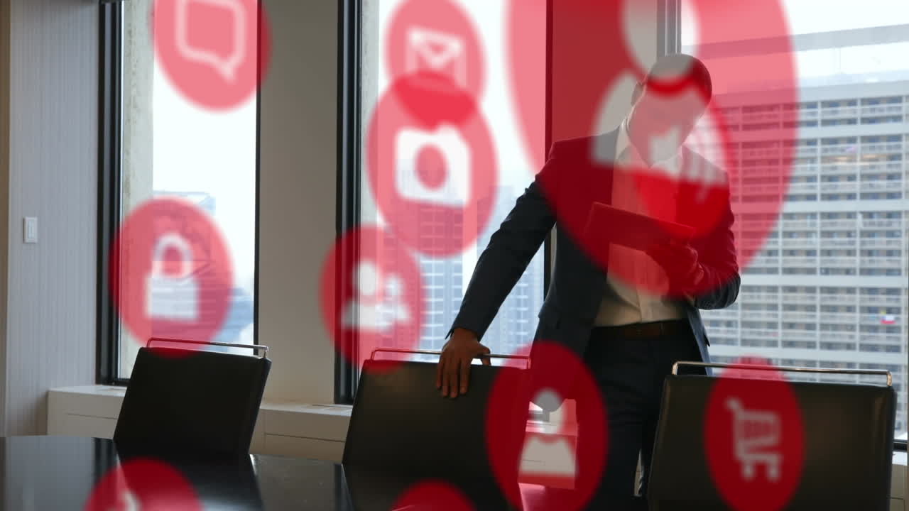 Animación de red de iconos digitales sobre un empresario usando una tableta