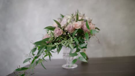 dolly-in-the-bridal-flower-on-a-table