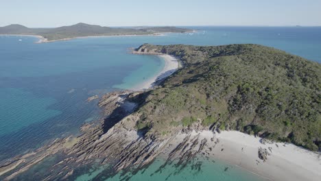 Paisaje-Escénico-En-La-Isla-Great-Keppel-Durante-El-Verano-En-Queensland,-Australia---Panorámica-Aérea