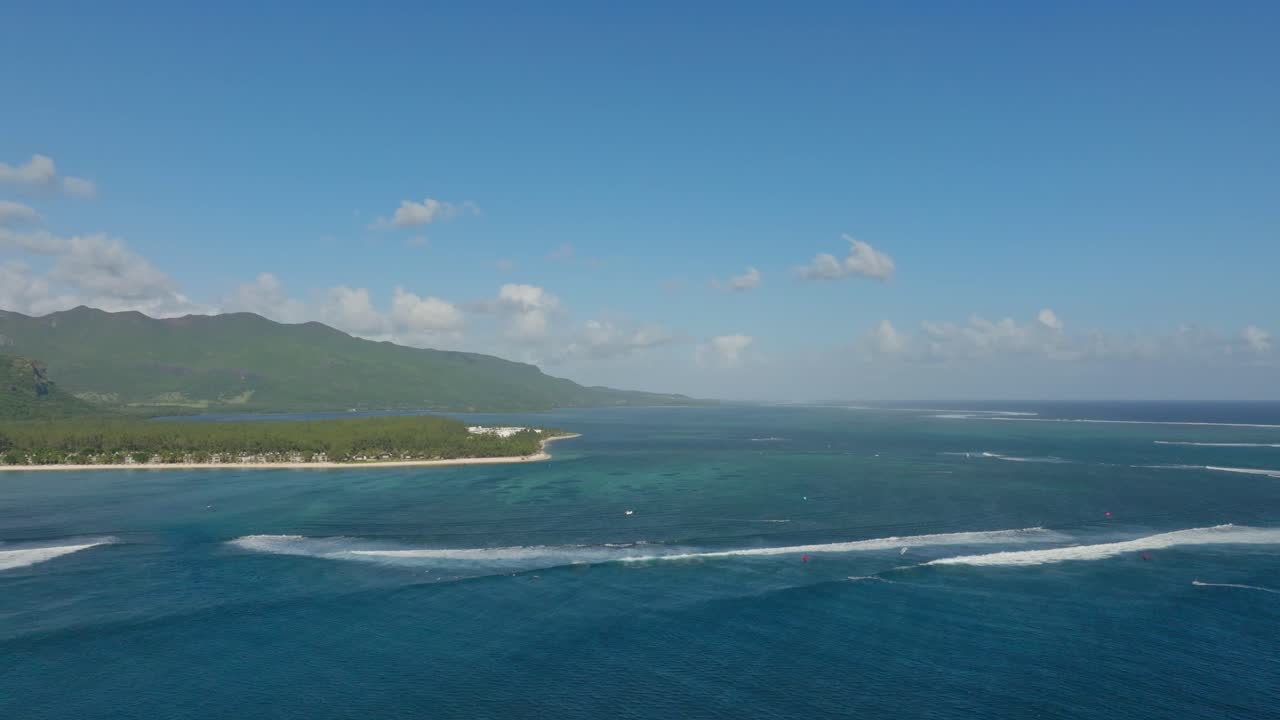 모리셔스의 서프와 카이트 서프 장소의 높은 드론