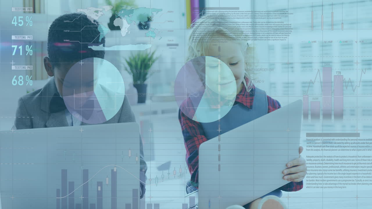 математические уравнения над молодыми людьми, работающими на ноутбуке.