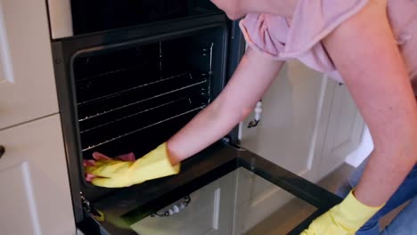 Woman-cleaning-the-oven