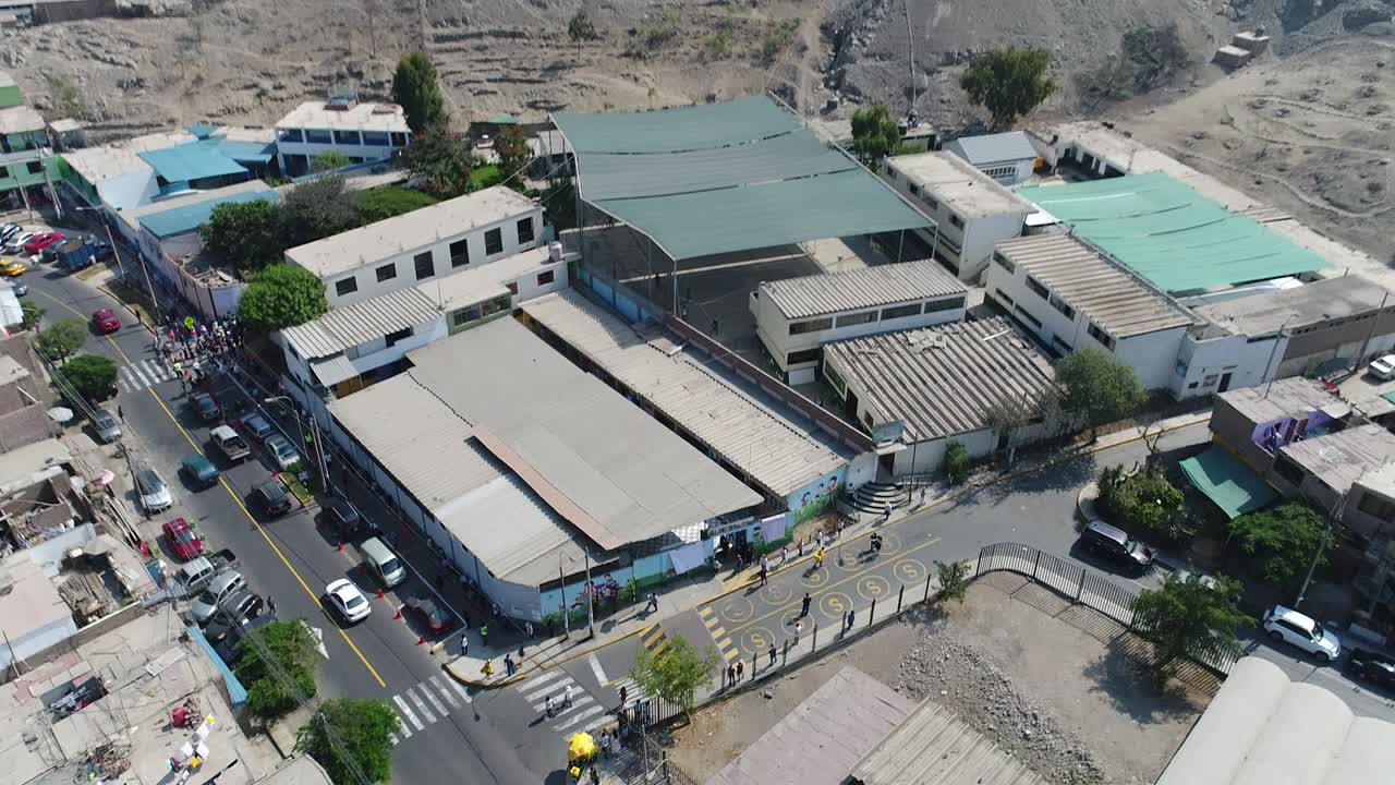 페루의 대통령 선거와 의회 선거 장소의 드론으로 촬영된 공중 영상입니다.