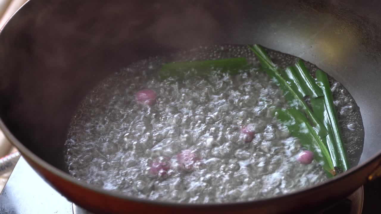 태국 치앙마이의 수제 코코넛 주먹밥