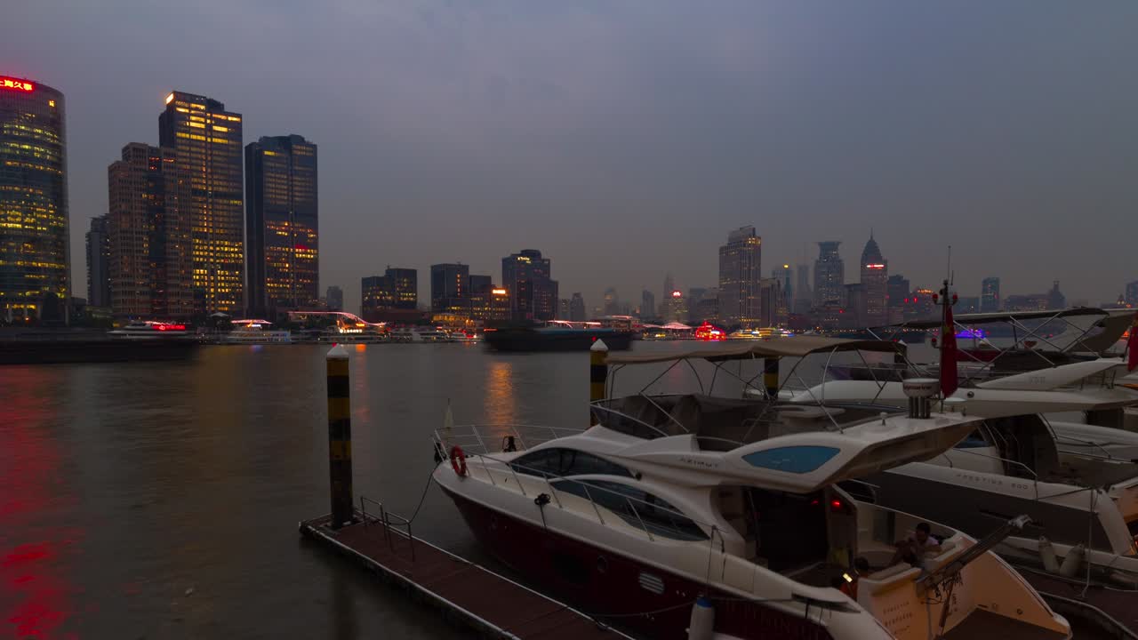 luz de la noche ciudad de shanghai riverside bay yate panorama 4k lapso de tiempo china