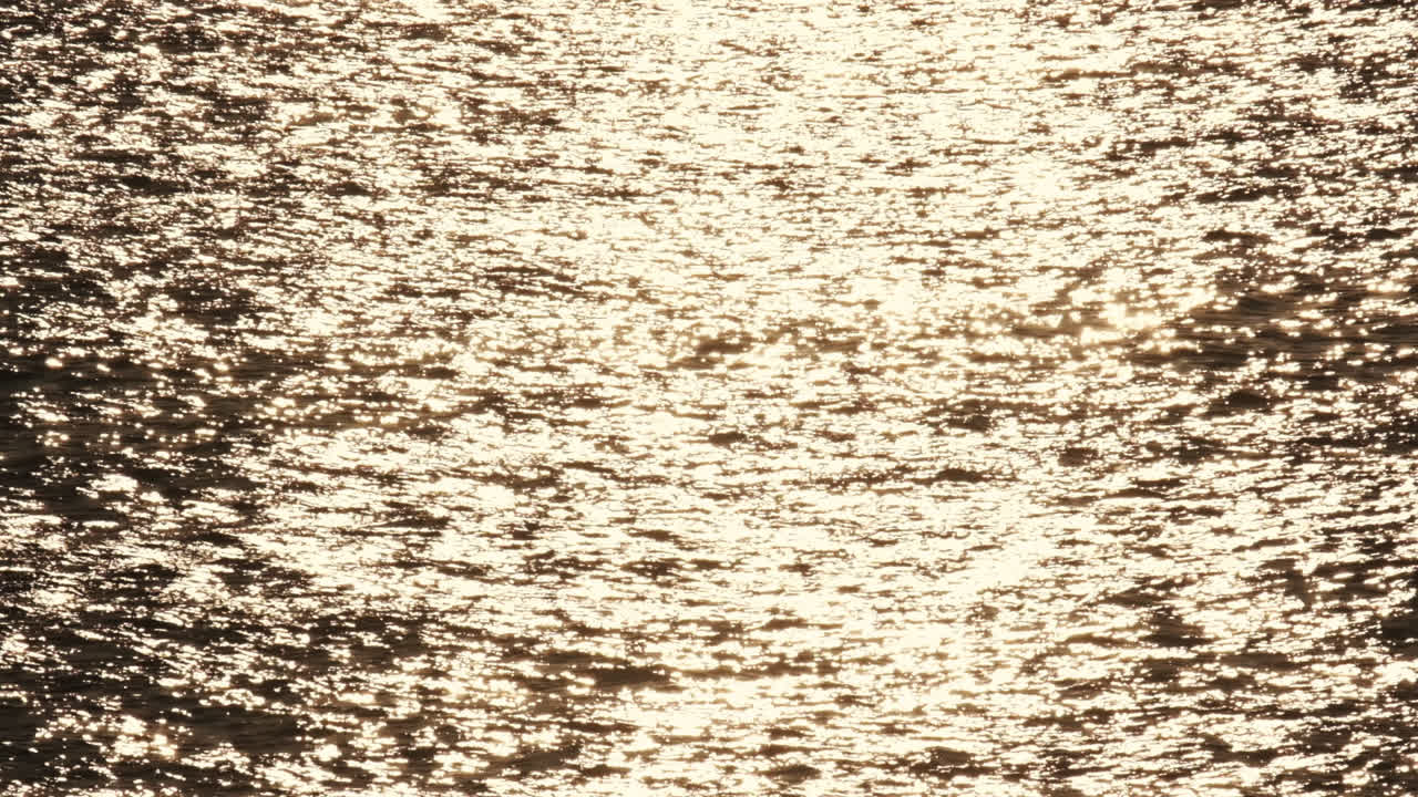 석양의 슬로우 모션 바다 표면