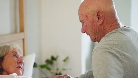 Senior,-couple-and-kiss-on-face-in-home