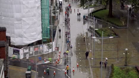 Sped-up-timelapse-aerial-view-of-runners-in-Bristol-City-centre