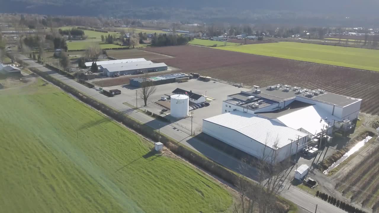 4k съемка ягодной фермы с беспилотника