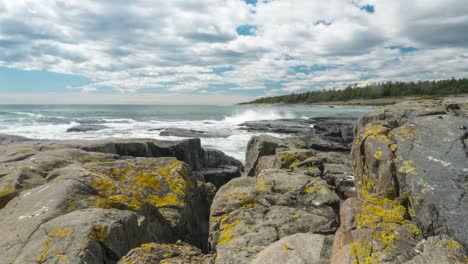 Beautiful-tidal-waves-crashing-on-stone-rocky-coastline,-time-lapse