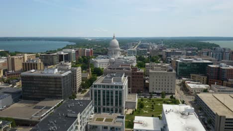 centro de madison, wisconsin en un hermoso día de verano