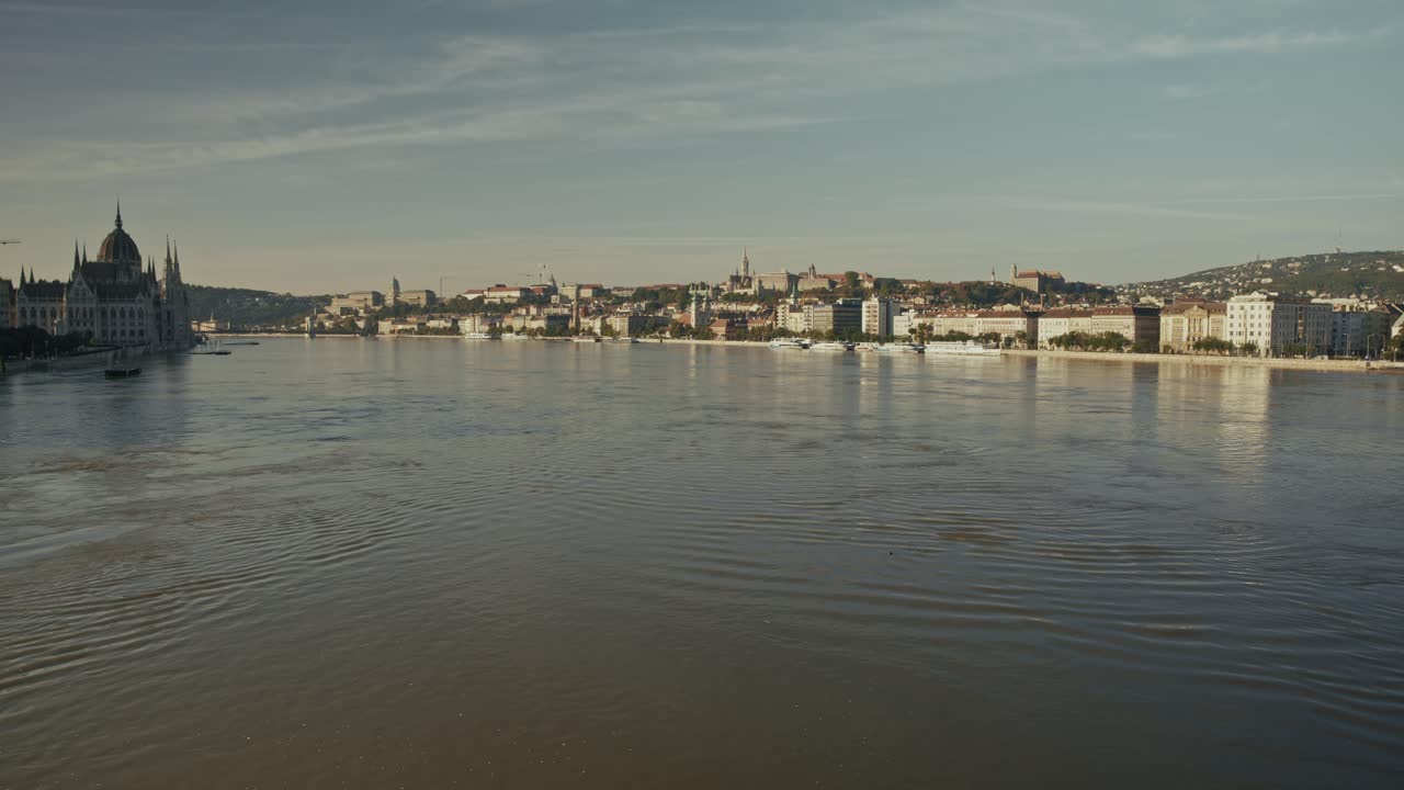Fiume Danubio in piena a Budapest, Ungheria