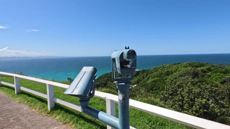 punto de vista estacionario con vistas a un vibrante paisaje costero