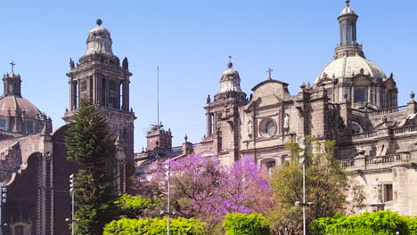 Foto-De-La-Catedral-Lateral-En-El-Centro-De-La-Ciudad-De-México