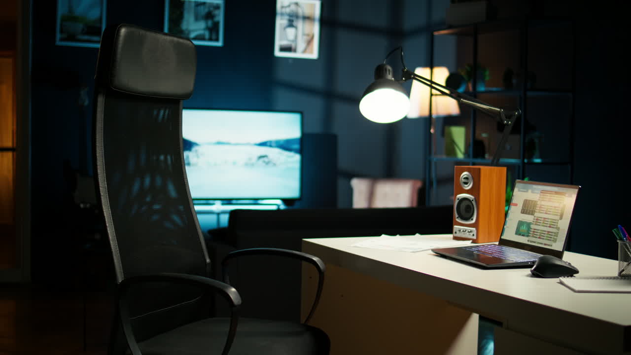 apartamento elegante con una amplia oficina en casa y muebles de madera