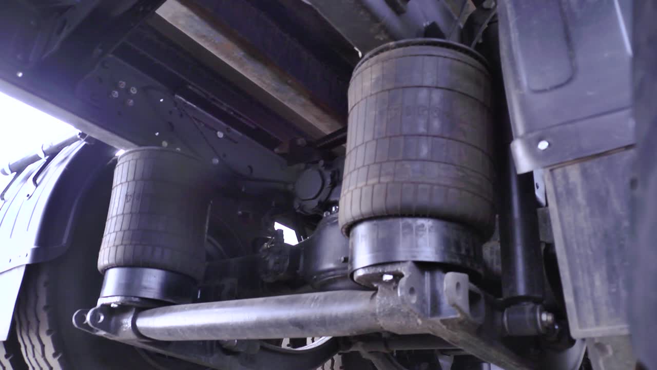 el tren de aterrizaje del remolque del camión con suspensión pneumática