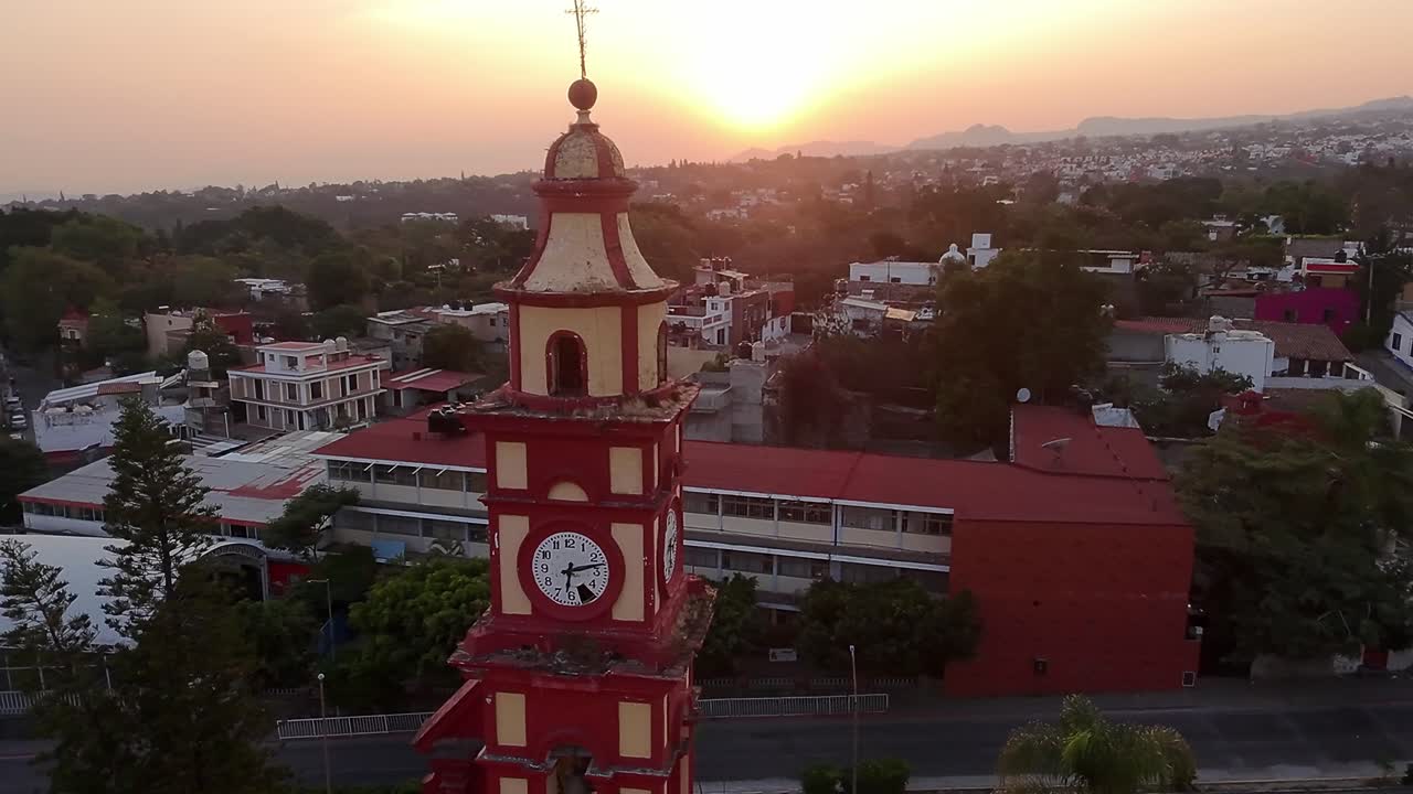 Sunset view of Parroquia de Tlaltenango clock tower with city background and rooftops