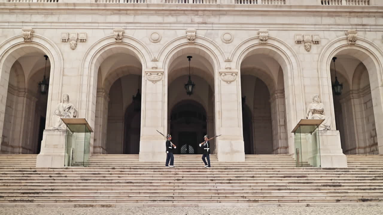 경비원 들 이 있는 정부 건물