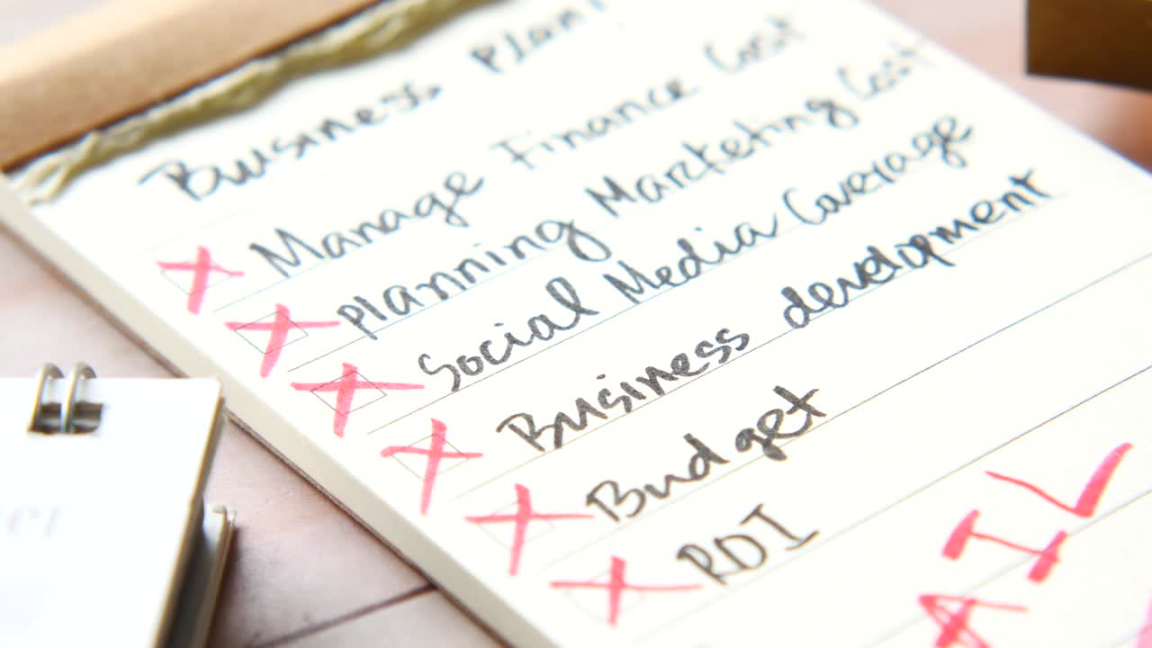 메모장 에 손 으로 그려진  ⁇ 은 십자가