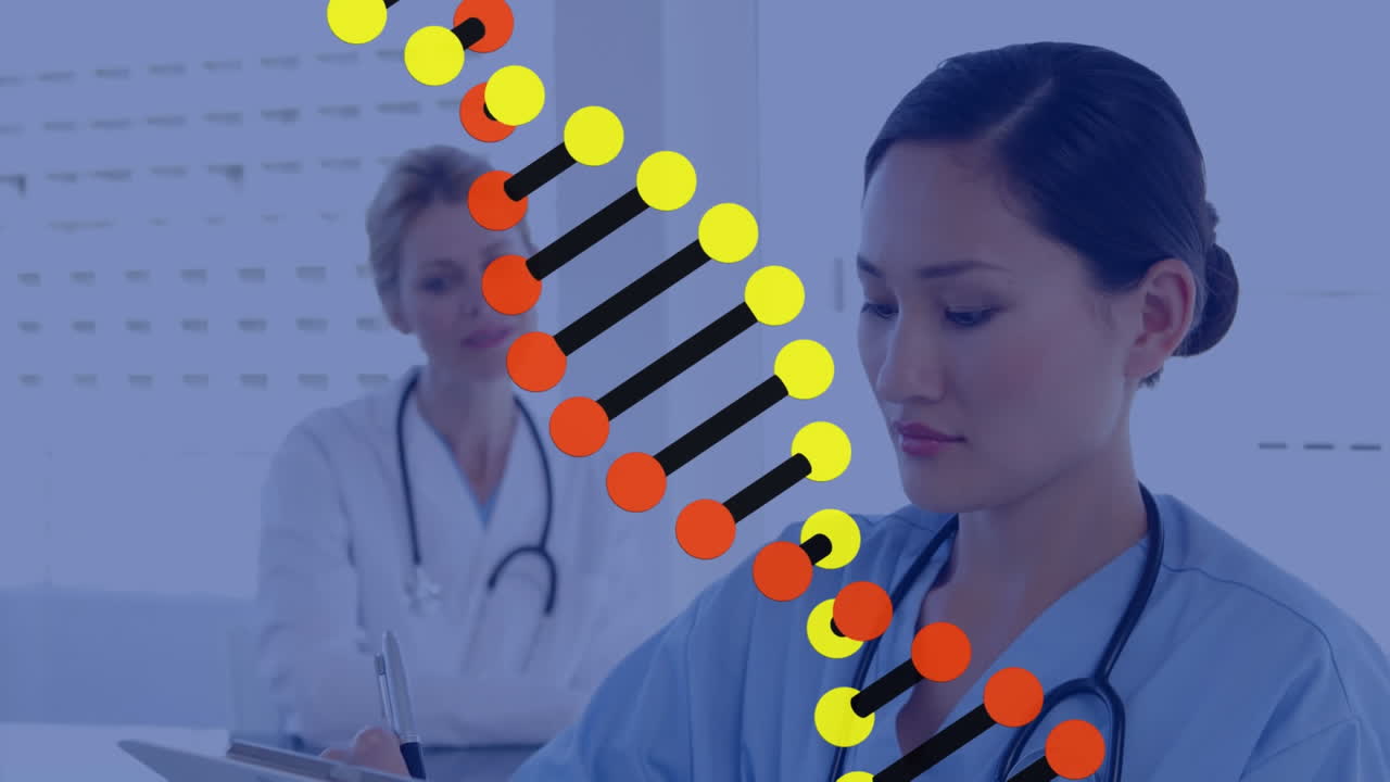 아시안 여성 의료 종사자가 병원에서 클립보드에 쓰고 있는 dna 구조의 애니메이션