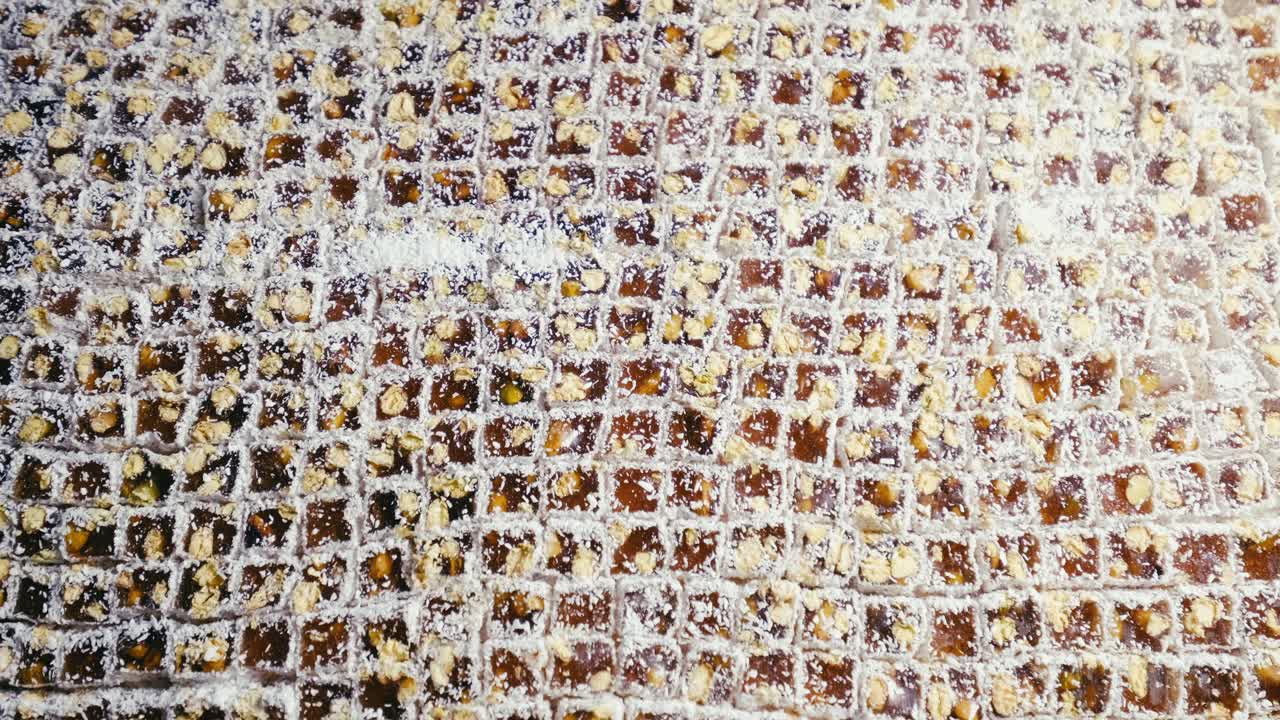 위에서 헤이즐넛을 곁들인 터키 기쁨의 샷