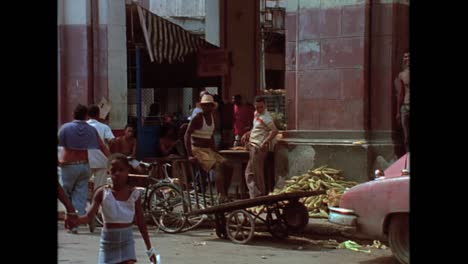 Escenas-Históricas-De-Calles-De-Cuba-En-La-Década-De-1980-1